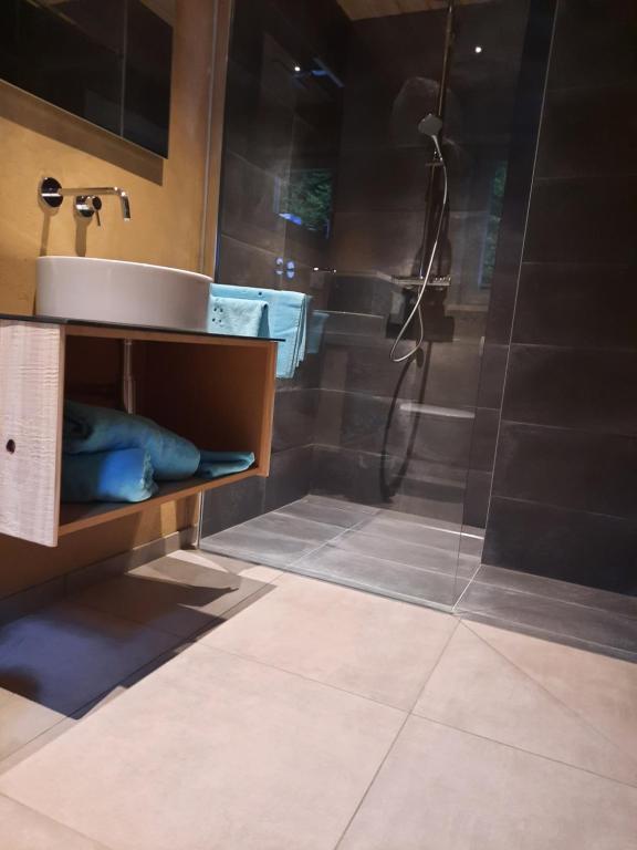 # A Mont Nos'Hôtes room 4