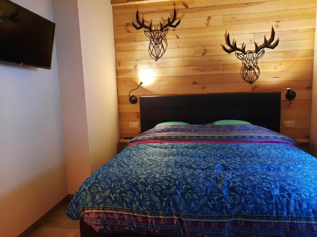 # A Mont Nos'Hôtes room 6